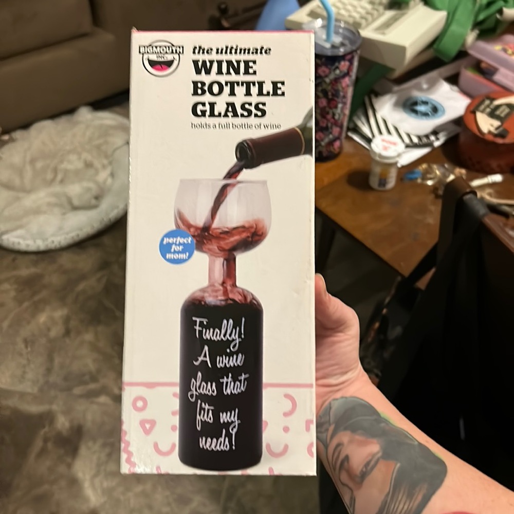 BNIB Ultimate Wine Bottle Glass